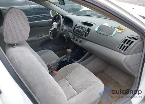 2003 Toyota Camry Le z USA, uszkodzony, nr VIN 4T1BE32KX3U223732